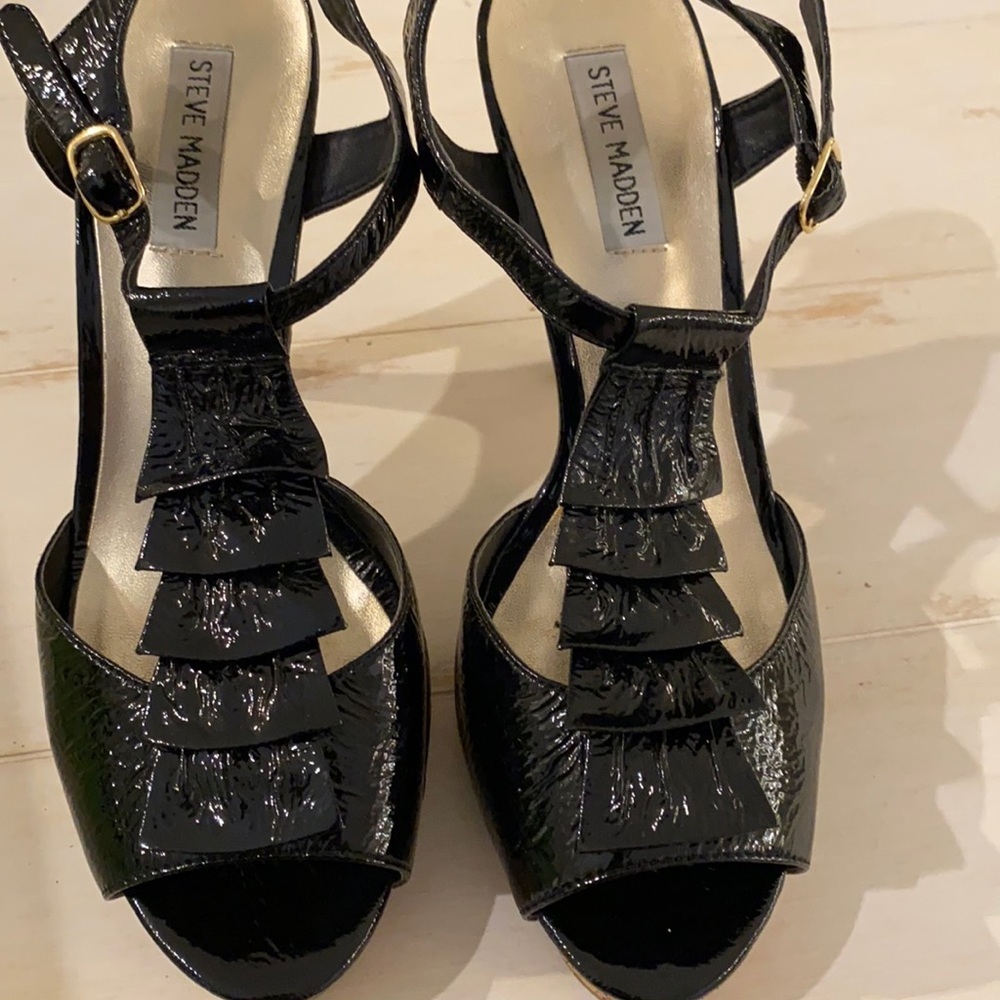 Steve Madden ECLARE Peep Toe Patent Sandal - Picture 1 of 4